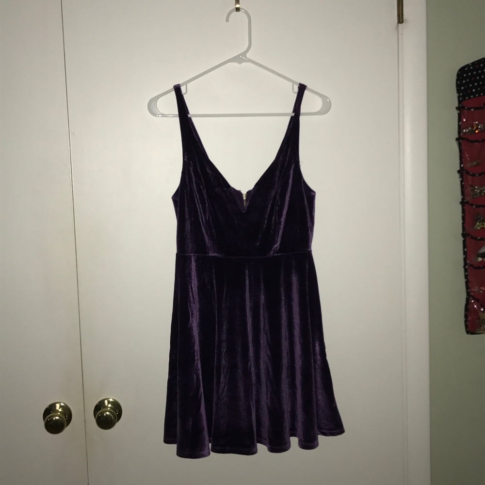 URBAN OUTFITTERS PURPLE DRESS!